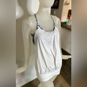 Lululemon Athletica Women’s No Limits Racer Back Tank w/ Built-in-bra. Size 4